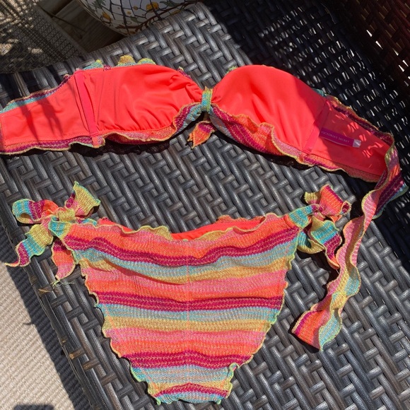 Bikini - Picture 2 of 2